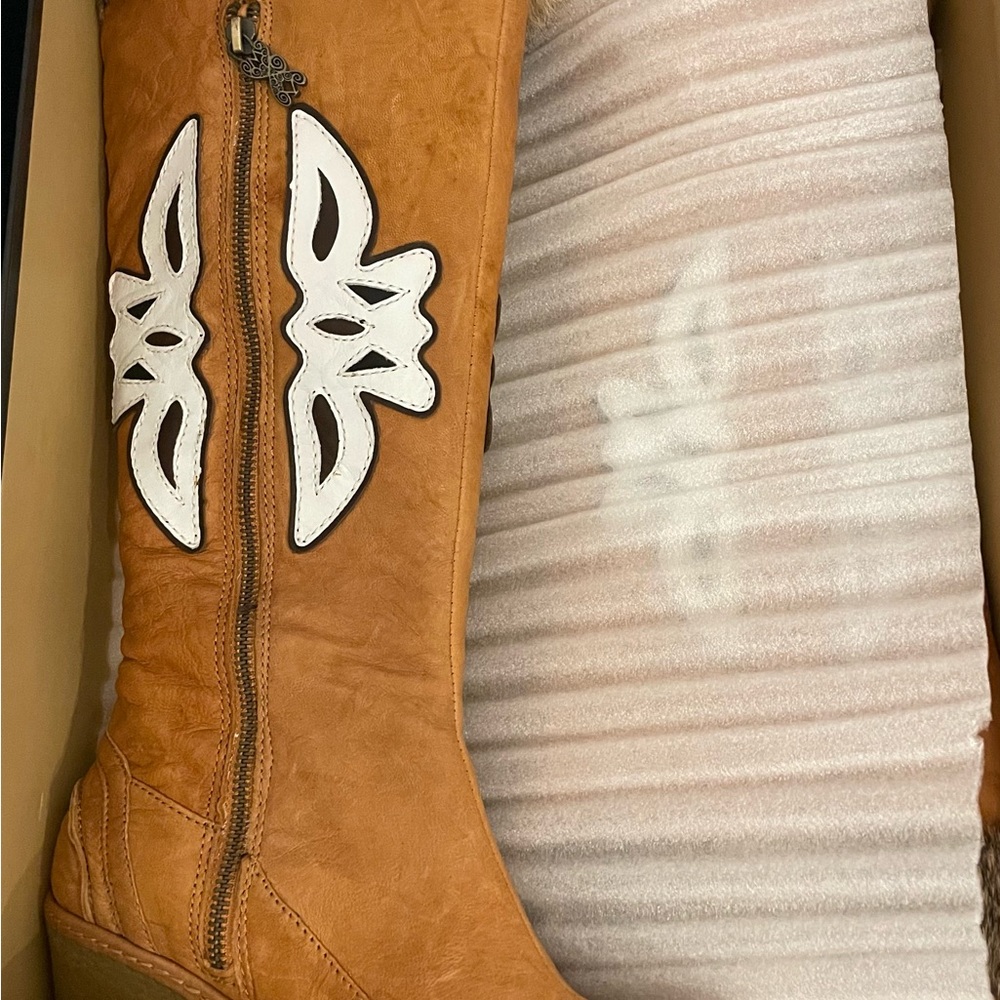 Modern Vintage Tan Heeled Boots with White Accents